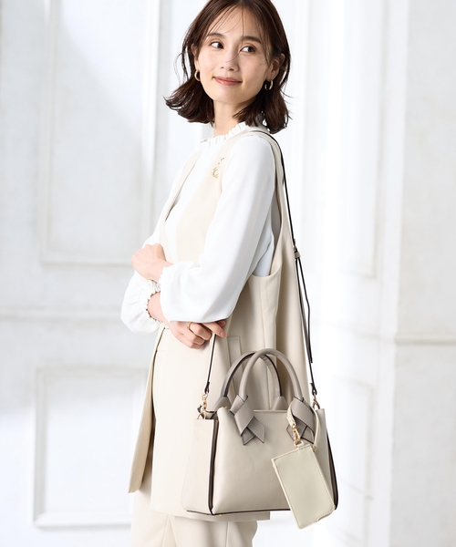 A/C DESIGN BY ALPHA CUBIC(エーシーデザインバイアルファキュービック)の「2WAYショルダーバッグ【ショルダーストラップ取り外し可能・パスケース付】(トートバッグ・レディース・ブラック/ベージュ・フリー)」の3枚目の写真