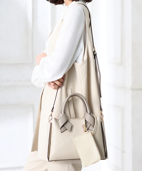 A/C DESIGN BY ALPHA CUBIC(エーシーデザインバイアルファキュービック)の「2WAYショルダーバッグ【ショルダーストラップ取り外し可能・パスケース付】(トートバッグ・レディース・ブラック/ベージュ・フリー)」の2枚目の写真