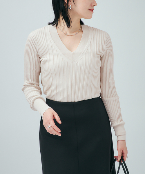 VERMEIL par iena（ヴェルメイユパーイエナ）の「イタリア糸 RIB Vネックプルオーバー（ニット/セーター・レディース・チャコールグレー/ピンク/ネイビー/アイボリー・FREE）」の2枚目の写真