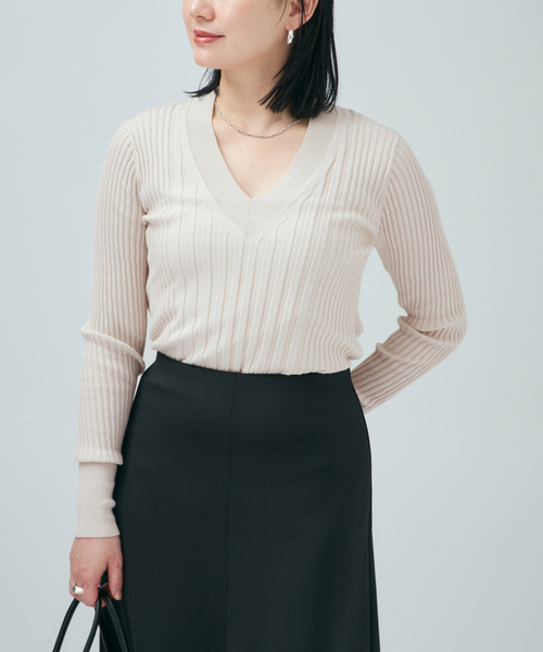 VERMEIL par iena（ヴェルメイユパーイエナ）の「イタリア糸 RIB Vネックプルオーバー（ニット/セーター・レディース・チャコールグレー/ピンク/ネイビー/アイボリー・FREE）」の22枚目の写真