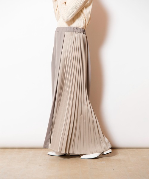 OSMOSIS(オズモーシス)の「アシンメトリープリーツパンツ(その他パンツ・レディース・ブラック/グレイッシュベージュ/ライトベージュ・ONE SIZE)」の15枚目の写真