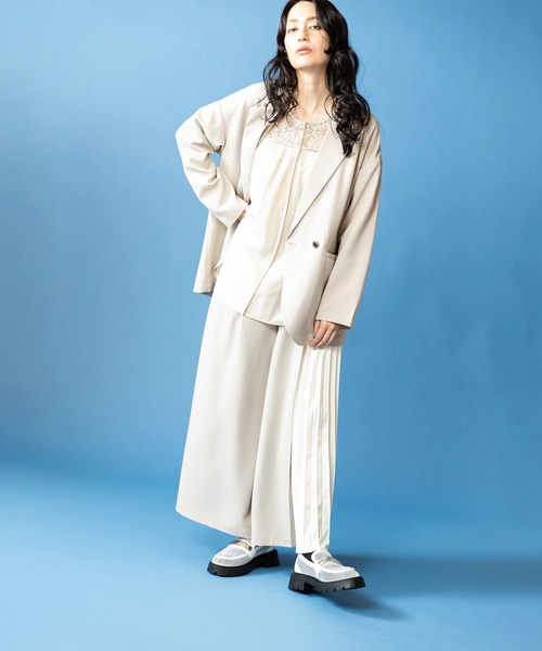 OSMOSIS(オズモーシス)の「アシンメトリープリーツパンツ(その他パンツ・レディース・ブラック/グレイッシュベージュ/ライトベージュ・ONE SIZE)」の19枚目の写真