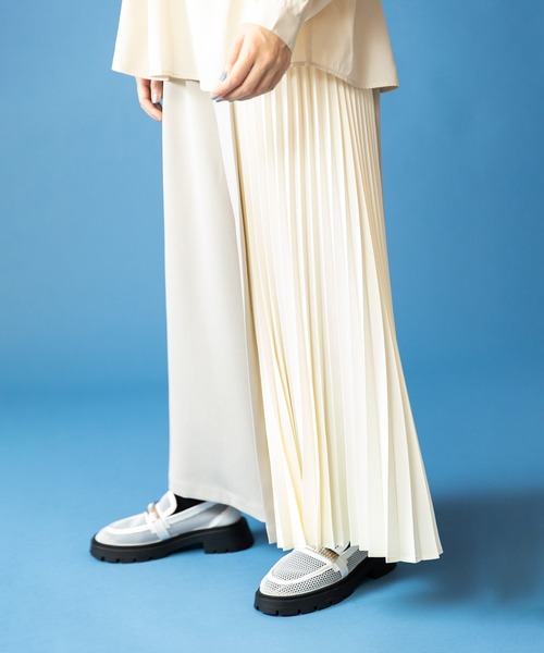 OSMOSIS(オズモーシス)の「アシンメトリープリーツパンツ(その他パンツ・レディース・ブラック/グレイッシュベージュ/ライトベージュ・ONE SIZE)」の22枚目の写真