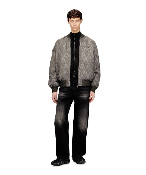 DIESEL(ディーゼル)の「メンズ ブラックデニムパンツ 2001 D-MACRO L.30(デニムパンツ・メンズ・ブラック系その他・26inch/28inch/32inch/30inch/34inch/36inch)」の4枚目の写真