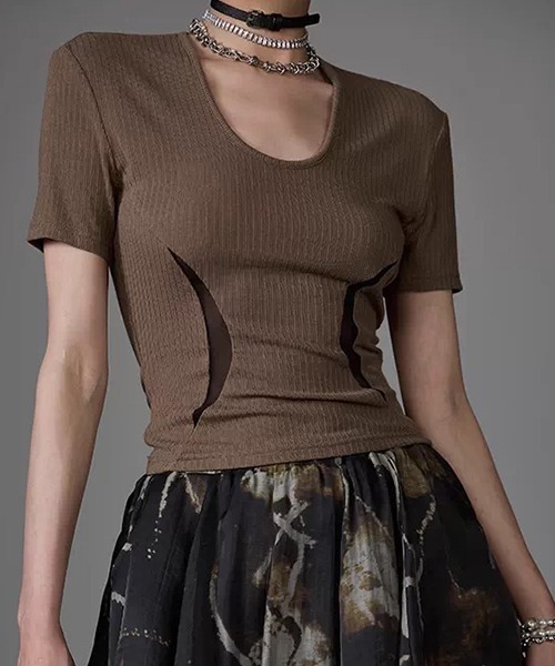 chuclla(チュクラ)の「【CHENTAITAI】シアーパネル コンパクトトップス CTW26s009(Tシャツ/カットソー・レディース・ベージュ/ブラック・M)」の3枚目の写真
