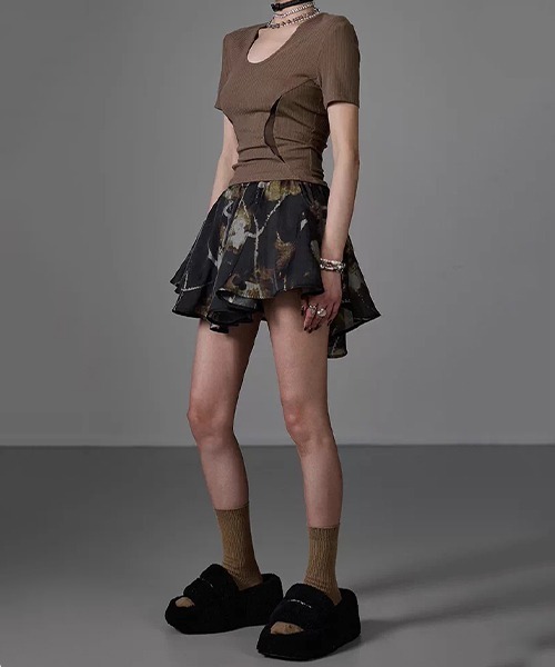 chuclla(チュクラ)の「【CHENTAITAI】シアーパネル コンパクトトップス CTW26s009(Tシャツ/カットソー・レディース・ベージュ/ブラック・M)」の6枚目の写真