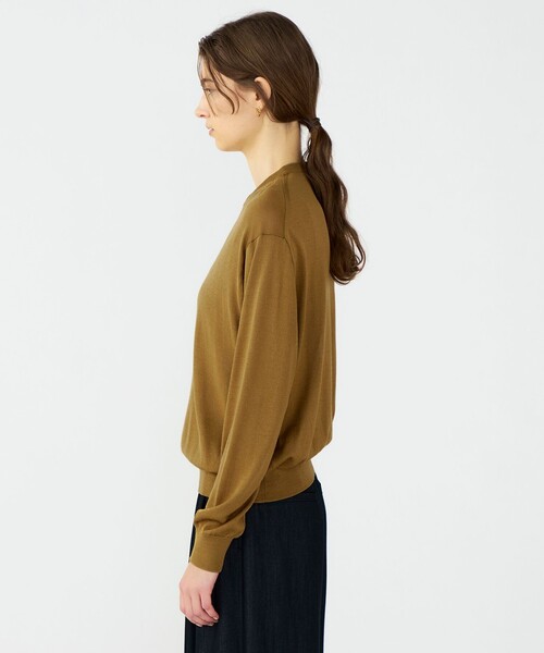 BALLSEY(ボールジィ)の「【WEB先行予約】エヴァーシルク クルーネックプルオーバー(ニット/セーター・レディース・キャメル/ブラック/ライトベージュ・S)」の6枚目の写真