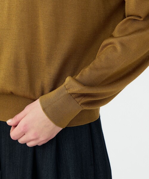 BALLSEY(ボールジィ)の「【WEB先行予約】エヴァーシルク クルーネックプルオーバー(ニット/セーター・レディース・キャメル/ブラック/ライトベージュ・S)」の10枚目の写真