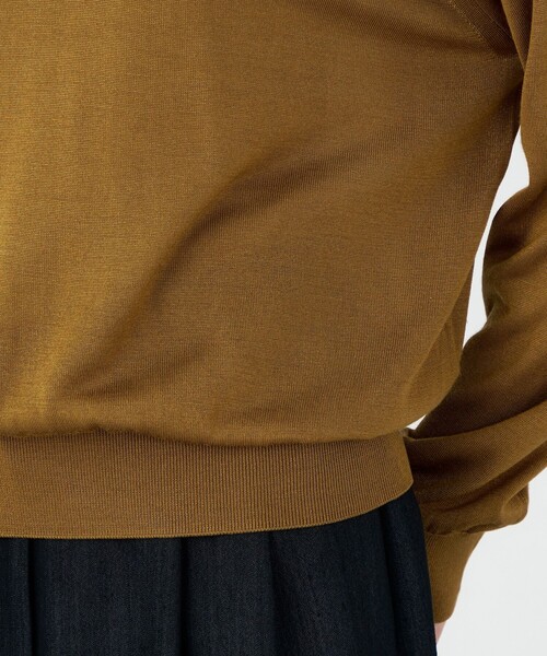 BALLSEY(ボールジィ)の「【WEB先行予約】エヴァーシルク クルーネックプルオーバー(ニット/セーター・レディース・キャメル/ブラック/ライトベージュ・S)」の11枚目の写真