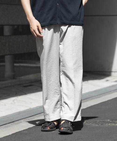 URBAN RESEARCH ROSSO MEN(アーバンリサーチロッソメン)の「『セットアップ対応』『防シワ/速乾』ドライイージーワイドスラックス(その他パンツ・メンズ・ベージュ系その他/ネイビー/ブラック/チャコールグレー・LARGE/MEDIUM)」の1枚目の写真