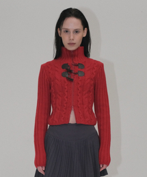 TOGGLE CABLE CARDIGAN [RED]