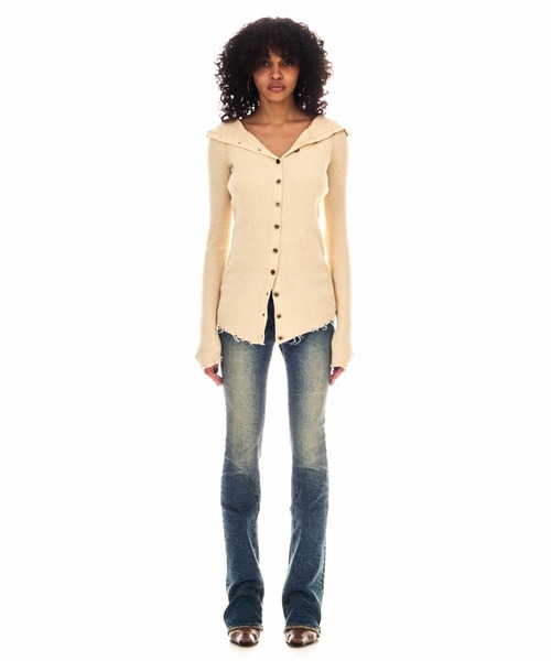 BEEDEN(ビーデン)の「FRONT BUTTON HOODED KNIT TOPS(Tシャツ/カットソー・レディース・ブラウン/アイボリー・FREE)」の3枚目の写真