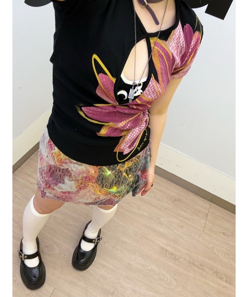 Desigual(デシグアル)の「ビッグフラワープリントスリットリブTシャツ(Tシャツ/カットソー・レディース・ブラック・XL/L/M/S/XS)」の7枚目の写真