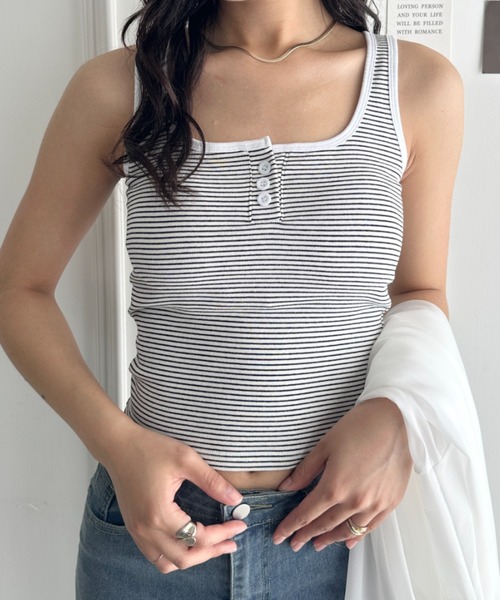 CLEA(クレア)の「カップ付きフロントボタンボーダータンクトップ(タンクトップ・レディース・ピンク/ホワイト/グレー/ブラック/ネイビー・FREE)」の2枚目の写真