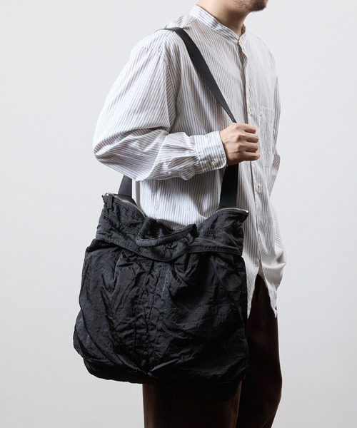 SLOW(スロウ)の「SLOW スロウ / dyed nylon-helmet shoulder bag- 製品染ナイロンショルダーバッグ 染色ナイロンヘルメットバッグ / 866S11S(ショルダーバッグ・メンズ・グレー/ブラック・FREE)」の2枚目の写真