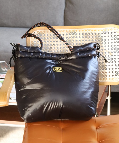 KiU(キウ)の「KiU ナイロンサテン2WAYトートBAG(トートバッグ・メンズ・ライトブルー/Black/シルバー・FREE)」の4枚目の写真
