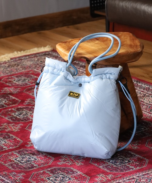 KiU(キウ)の「KiU ナイロンサテン2WAYトートBAG(トートバッグ・メンズ・ライトブルー/Black/シルバー・FREE)」の6枚目の写真