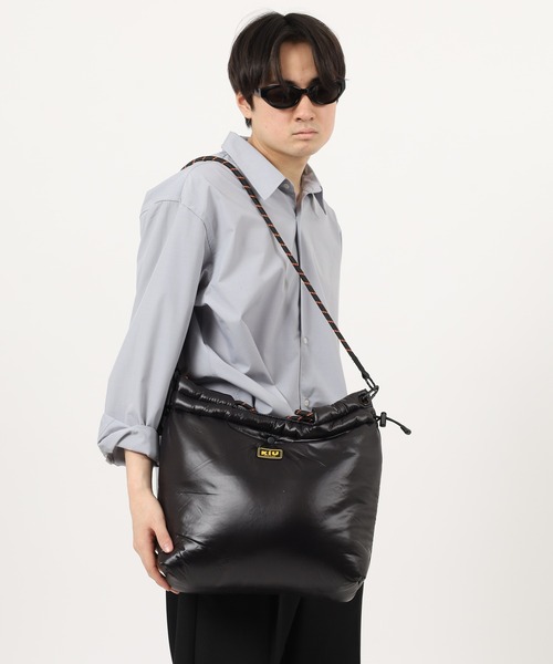 KiU(キウ)の「KiU ナイロンサテン2WAYトートBAG(トートバッグ・メンズ・ライトブルー/Black/シルバー・FREE)」の14枚目の写真