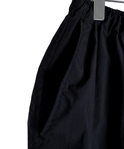 GOLD（ゴールド）の「GOLD / ゴールド：COTTON / NYLON WEATHER CLOTH WIDE SHORTS：26A-GL52628[MUS]（その他パンツ・メンズ・ブラック・L）」の3枚目の写真