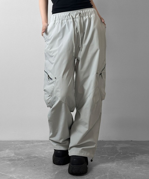 FOLLOWIN(フォロウィン)の「【3color 】シャカシャカジップ付きカーゴパンツ(カーゴパンツ・レディース・ブラック/ライトグレー/ホワイト・FREE)」の3枚目の写真