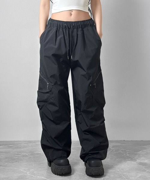 FOLLOWIN(フォロウィン)の「【3color 】シャカシャカジップ付きカーゴパンツ(カーゴパンツ・レディース・ブラック/ライトグレー/ホワイト・FREE)」の4枚目の写真