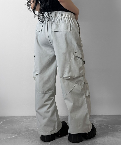 FOLLOWIN(フォロウィン)の「【3color 】シャカシャカジップ付きカーゴパンツ(カーゴパンツ・レディース・ブラック/ライトグレー/ホワイト・FREE)」の17枚目の写真
