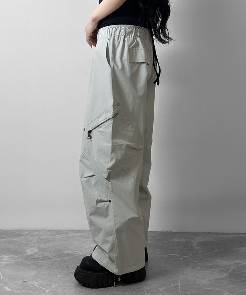 FOLLOWIN(フォロウィン)の「【3color 】シャカシャカジップ付きカーゴパンツ(カーゴパンツ・レディース・ブラック/ライトグレー/ホワイト・FREE)」の14枚目の写真