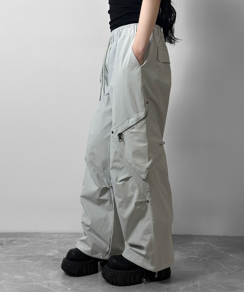 FOLLOWIN(フォロウィン)の「【3color 】シャカシャカジップ付きカーゴパンツ(カーゴパンツ・レディース・ブラック/ライトグレー/ホワイト・FREE)」の15枚目の写真