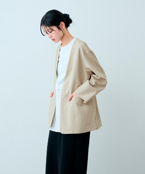 IEDIT(イディット)の「IEDIT 洗えてしわになりにくいリネン混素材 軽快に着られるノーカラージャケット〈エクリュベージュ〉(ノーカラージャケット・レディース・ベージュ・3L/LL/L/M/S)」の4枚目の写真