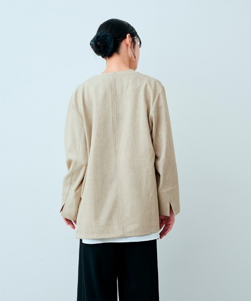 IEDIT(イディット)の「IEDIT 洗えてしわになりにくいリネン混素材 軽快に着られるノーカラージャケット〈エクリュベージュ〉(ノーカラージャケット・レディース・ベージュ・3L/LL/L/M/S)」の5枚目の写真
