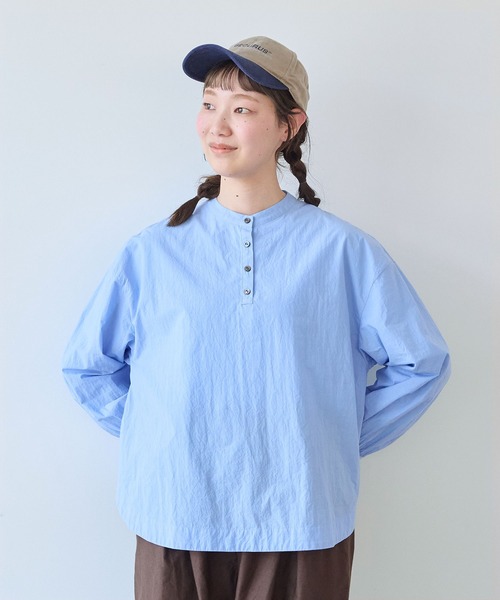 bulle de savon(ビュルデサボン)の「80/タイプライター ナチュラルトリプルワッシャー バンドカラーブラウス(シャツ/ブラウス・レディース・サックスブルー/ホワイト・FREE)」の2枚目の写真