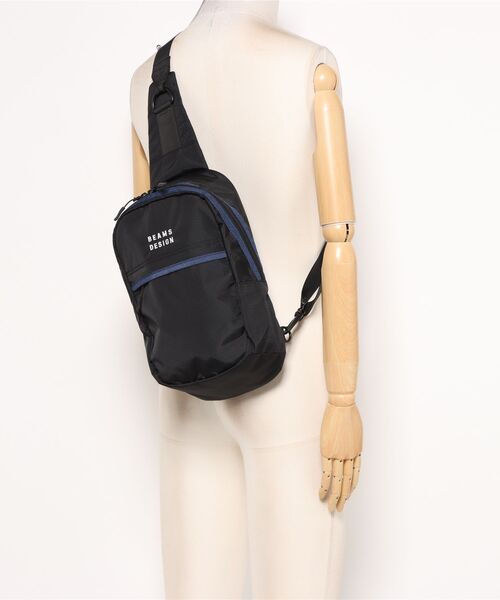 BEAMS DESIGN(ビームス デザイン)の「BEAMSDESIGN(ビームスデザイン) Runway ボディバッグ(ボディバッグ/ウエストポーチ・メンズ・ブラック/ベージュ/ブルー・FREE)」の4枚目の写真