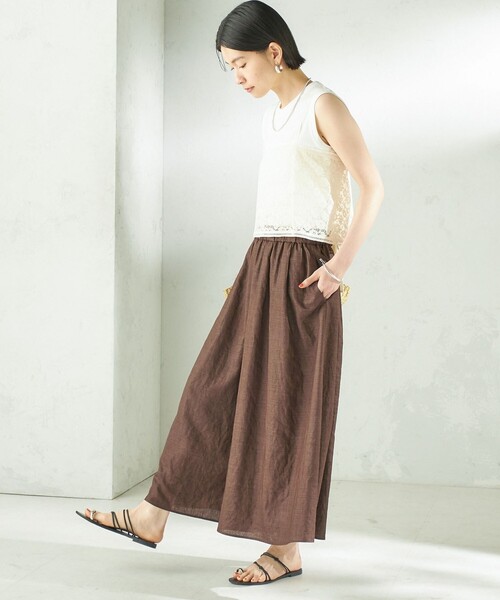 SHIPS(シップス)の「【実力派ベーシック】〈接触冷感/UVカット/吸水速乾/洗濯機可能〉SUUSUU ギャザー フレア ワイドパンツ(その他パンツ・レディース・ブラウン/ダークグレー・ONE SIZE)」の15枚目の写真