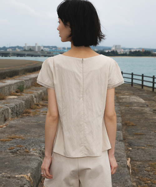 DEHEVE（デヘヴェ）の「Twist Lace Sleeve Blouse [Beige]（シャツ/ブラウス・レディース・Beige・SMALL/MEDIUM）」の3枚目の写真