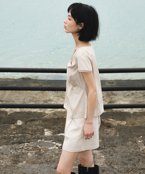 DEHEVE（デヘヴェ）の「Twist Lace Sleeve Blouse [Beige]（シャツ/ブラウス・レディース・Beige・SMALL/MEDIUM）」の7枚目の写真