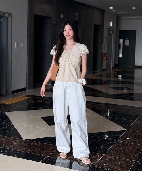 DEHEVE（デヘヴェ）の「Twist Lace Sleeve Blouse [Beige]（シャツ/ブラウス・レディース・Beige・SMALL/MEDIUM）」の17枚目の写真