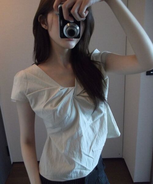 DEHEVE（デヘヴェ）の「Twist Lace Sleeve Blouse [Beige]（シャツ/ブラウス・レディース・Beige・SMALL/MEDIUM）」の19枚目の写真