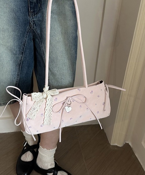 leune(ルネ)の「ハートチャーム×リボン付きフラワー柄トートバッグ(トートバッグ・レディース・ブルー/オフホワイト/ピンク/ブラック・FREE)」の14枚目の写真