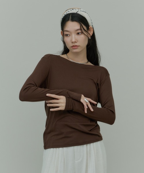 Plumel(プルメル)の「Stretch Boatneck Long T / ストレッチボートネックロングTEE(Tシャツ/カットソー・レディース・ホワイト/ブラウン/ライム/ピンク/ブラック/グレー・MEDIUM)」の5枚目の写真