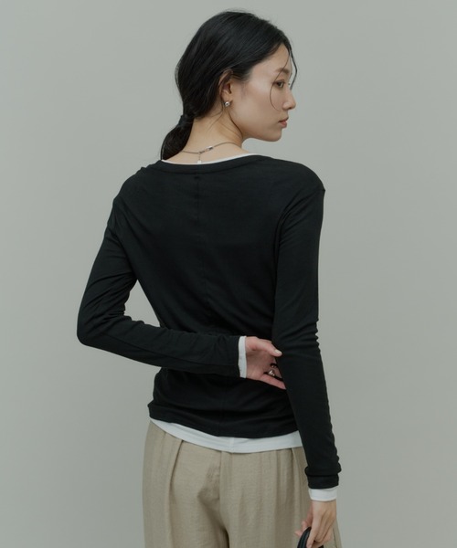 Plumel(プルメル)の「Stretch Boatneck Long T / ストレッチボートネックロングTEE(Tシャツ/カットソー・レディース・ホワイト/ブラウン/ライム/ピンク/ブラック/グレー・MEDIUM)」の17枚目の写真