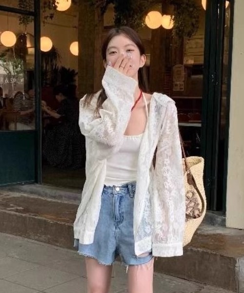 AVYL(アヴィル)の「レースシアーショートジップパーカー(パーカー・レディース・ホワイト・M)」の11枚目の写真