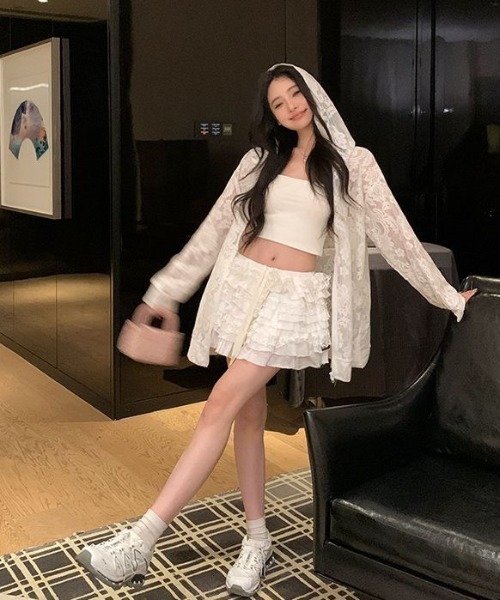 AVYL(アヴィル)の「レースシアーショートジップパーカー(パーカー・レディース・ホワイト・M)」の2枚目の写真
