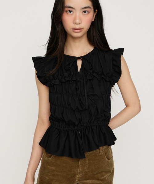 SLY（スライ）の「ASYMMETRY SHIRRING TOPS アシンメトリーシャーリングトップス 夏服 秋服（シャツ/ブラウス・レディース・ブラウン/ホワイト/スモークピンク/ブラック・FREE）」の3枚目の写真