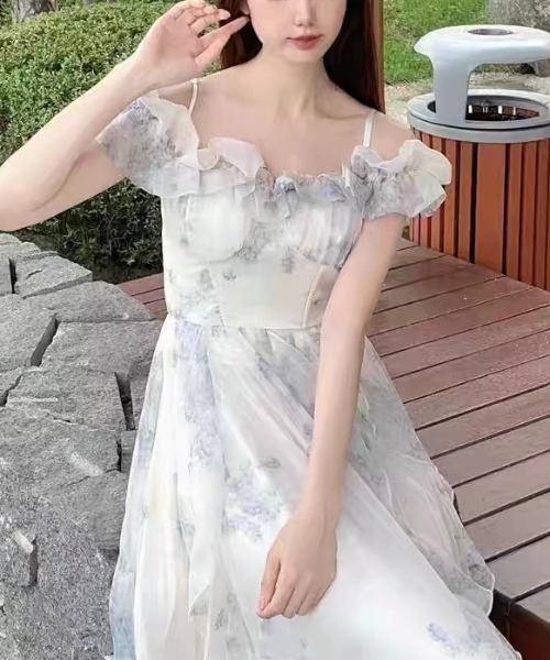 LUCPY(ラクピー)の「フラワーシフォンオフショルダーロングワンピース(ワンピース・レディース・ホワイト・LARGE/MEDIUM/SMALL/X-LARGE)」の1枚目の写真