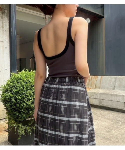LE CIEL BLEU(ルシェルブルー)の「コントラストトリムリブタンク / Contrast Trim Rib Tank(Tシャツ/カットソー・レディース・ブルー/オフホワイト/ブラウン・36)」の21枚目の写真