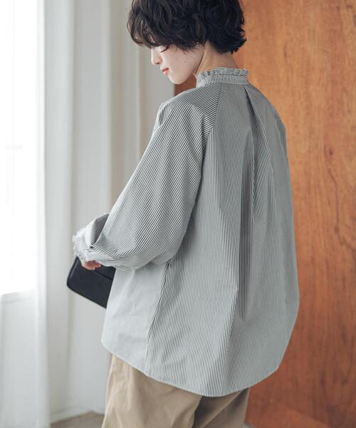 URBAN RESEARCH DOORS(アーバンリサーチドアーズ)の「『速乾/イージーケア/UVカット』『UR TECH』Aircareフリルネックブラウス(シャツ/ブラウス・レディース・オフホワイト/ブラック系その他/ブルー系その他・FREE)」の18枚目の写真