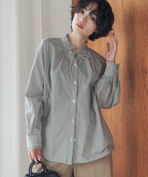 URBAN RESEARCH DOORS(アーバンリサーチドアーズ)の「『UR TECH』 Aircare フリルネックブラウス(シャツ/ブラウス・レディース・オフホワイト/ブラック系その他/ブルー系その他・FREE)」の22枚目の写真