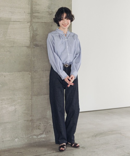URBAN RESEARCH DOORS(アーバンリサーチドアーズ)の「『UR TECH』 Aircare フリルネックブラウス(シャツ/ブラウス・レディース・オフホワイト/ブラック系その他/ブルー系その他・FREE)」の12枚目の写真