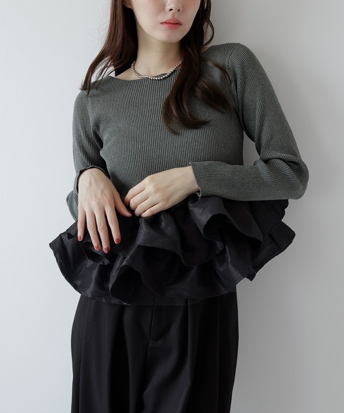 AMUU. PRECIEUSE（アムープレシューズ）の「フリルティアードドッキングニット（ニット/セーター・レディース・ブラック/グレー/アイボリー・FREE）」の4枚目の写真