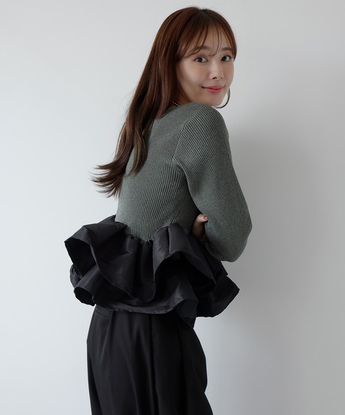 AMUU. PRECIEUSE（アムープレシューズ）の「フリルティアードドッキングニット（ニット/セーター・レディース・ブラック/グレー/アイボリー・FREE）」の6枚目の写真